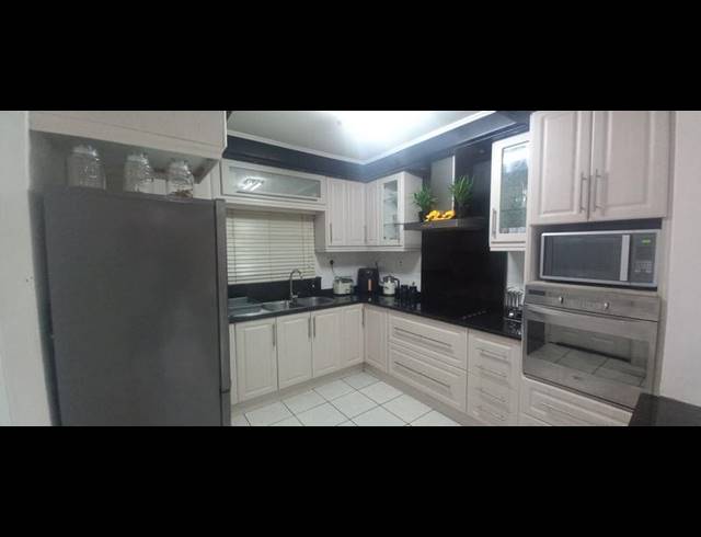 3 BEDROOM HOUSE FOR SALE IN CROSSMOOR